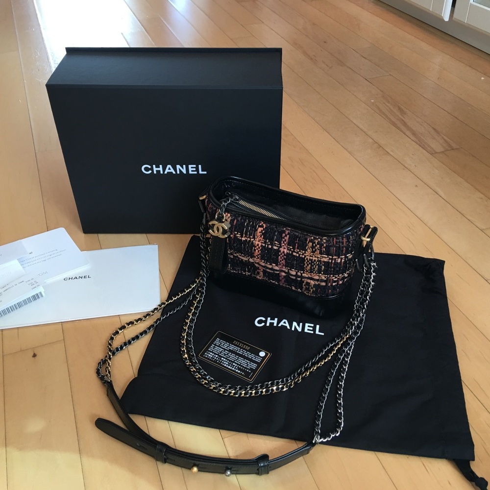 (SOLD) CHANEL GABRIELLE HOBO BAG
TWEED SMALL